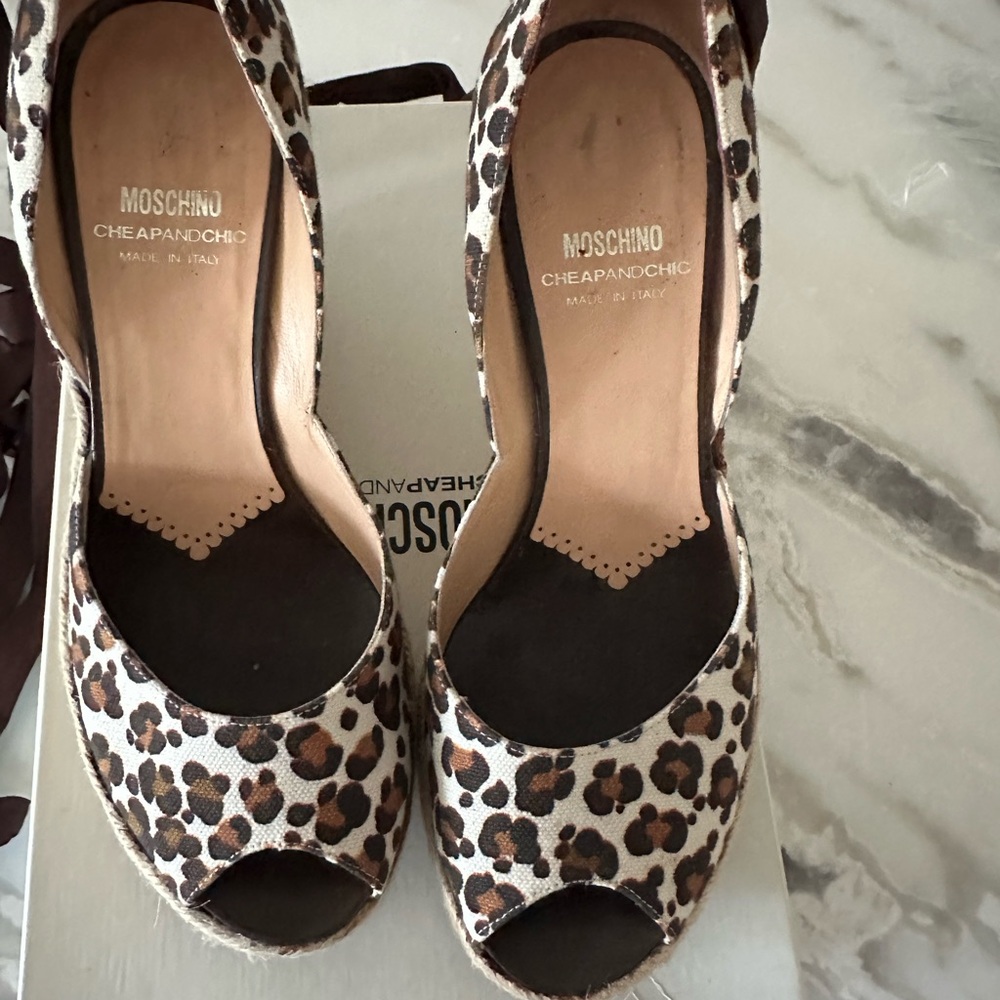 Vintage Moschino Animal Print wedge ankle strap shoes w/ribbon tie. size -6.5 - Picture 10 of 14